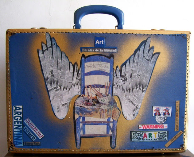 EN ALAS DE LA LIBERTAD-EQUIPAJE DE EMERGENCIA ,2000