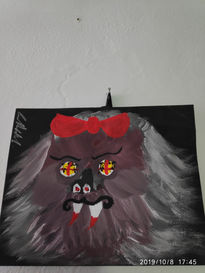 Lobo con moño rojo