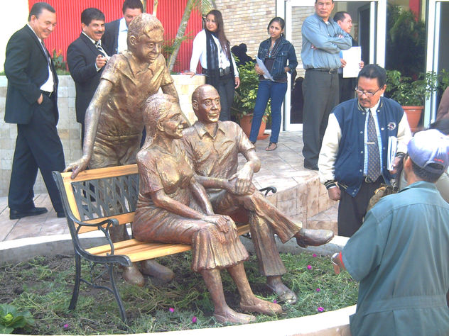 Escultura Monumento al Adulto mayor hondureño