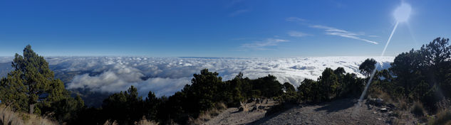 Sea of Clouds Viajes Color (Digital)