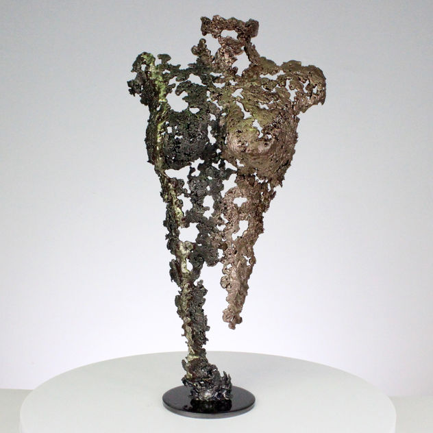 Pavarti Idea - Escultura cuerpo mujer encaje de metal acero bronce y latón