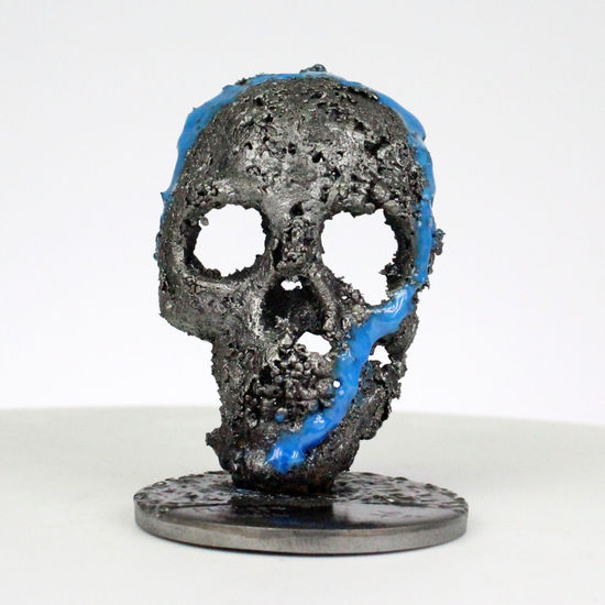 calavera CLXXI - Escultura de calavera pigmentos de acero azul - Vanidad arte Metal Figurativa