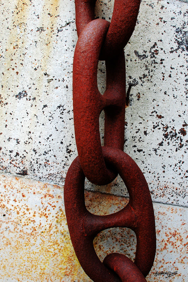 Katea horman | Cadena en la pared.