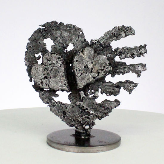 De corazón a corazón - VIII - Escultura de acero Metal Figurative