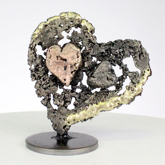 Corazón-en-corazón X - Escultura acero bronce latón