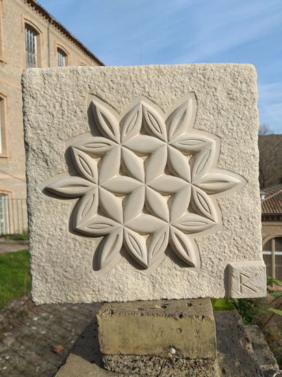 Flor abierta Stone Figurative