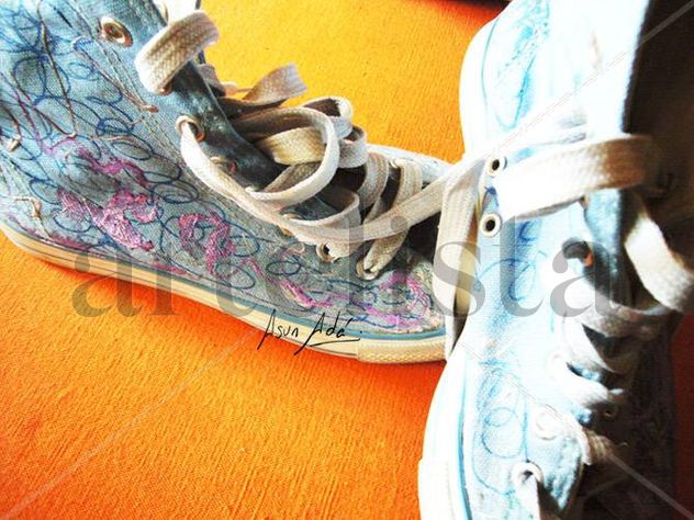 camino con zapatillas