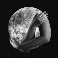 Sosteniendo la Luna