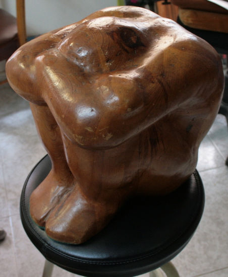 "Hombre encogido, cubico" Wood Figurative