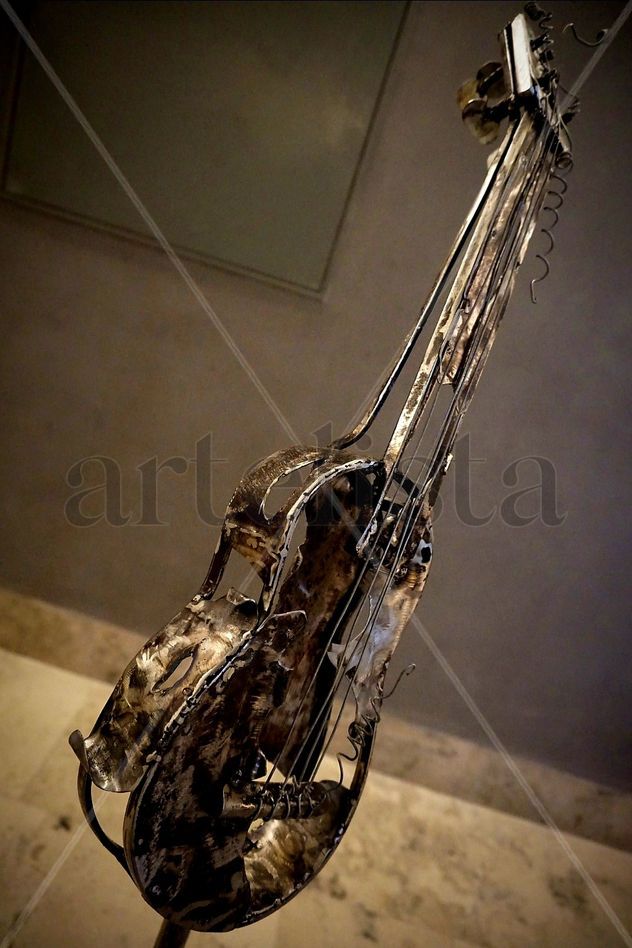Guitarra en metal única