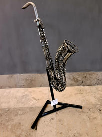 Saxofón de metal