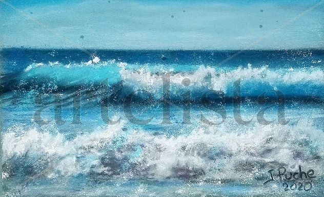 Olas y espuma en la orilla