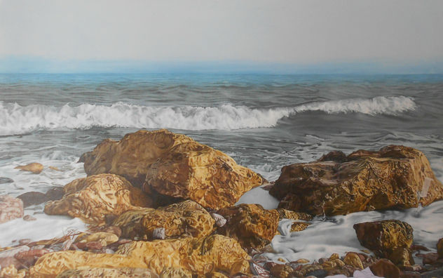 Paisaje de mar con rocas y espuma de mar