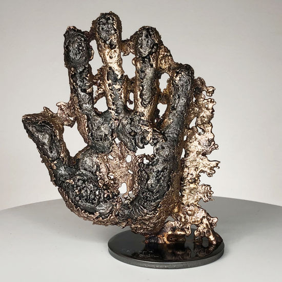 Una mano 118-21 Metal Figurative