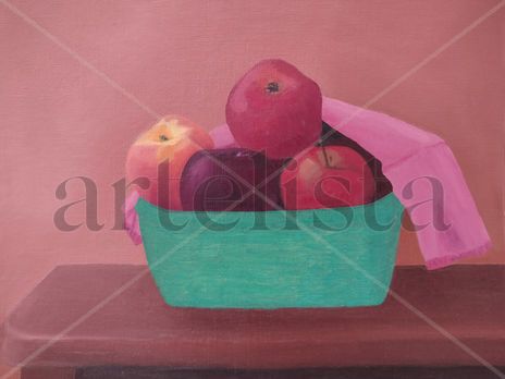 Cesta verde con frutas
