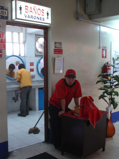 Baño de Hombres Fotoperiodismo y documental Color (Química)