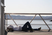 Esperando en el muelle