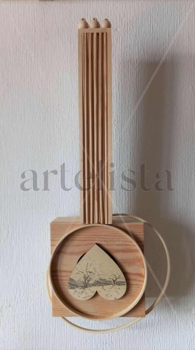 Dibujo a lápiz sobre guitarra abstracta (colaboración).