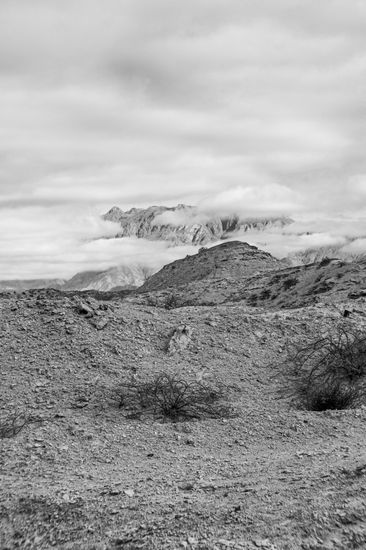 Entre Las nubes Naturaleza Blanco y Negro (Digital)