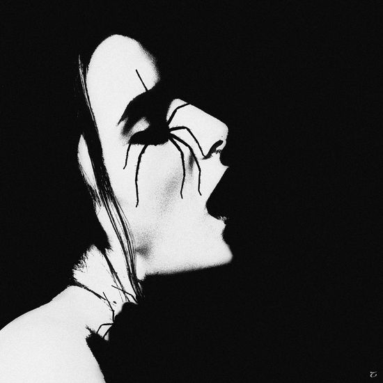 Más oscuro que la noche Otros Retrato