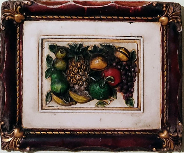 Bodegón frutal en cerámica alto relieve