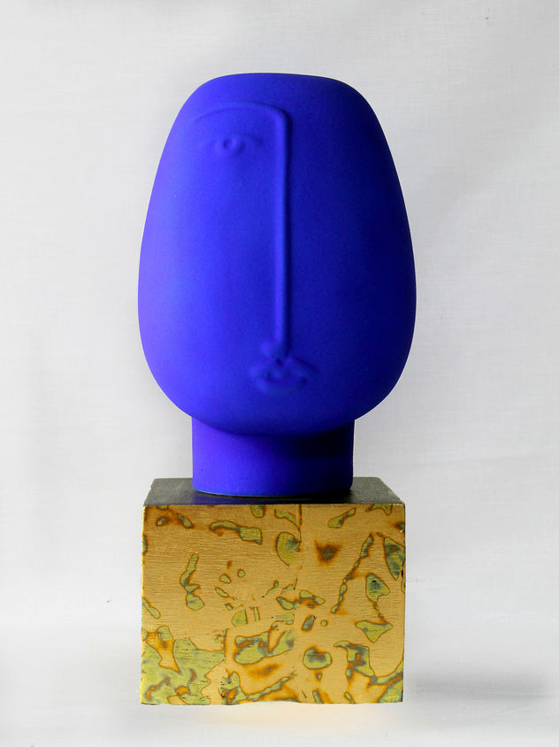TÊTE EN BLEU