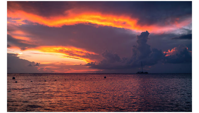 Atardecer de fuego en la isla de Cozumel / Fire Sunset at Cozumel Island Naturaleza Color (Digital)