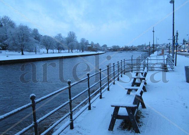 Snow by the river Viajes Color (Digital)