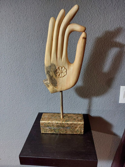 chin mudra Madera Figurativa