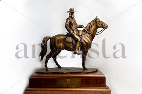 Escultura de bronce...