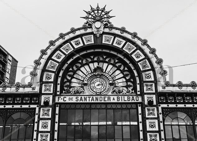 Estación tren Bilbao Arquitectura e interiorismo Blanco y Negro (Digital)