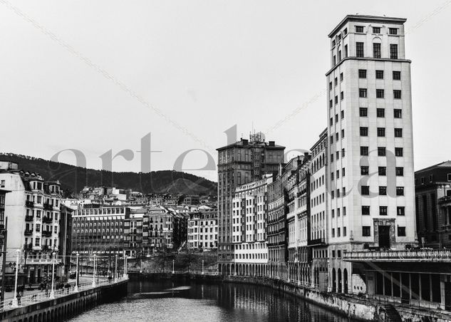 Rivera de Bilbao Arquitectura e interiorismo Blanco y Negro (Digital)