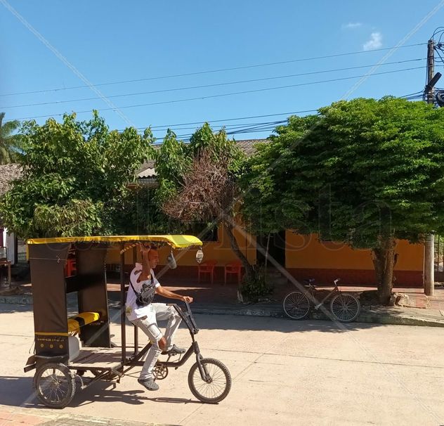 El Taxi del Pueblo.