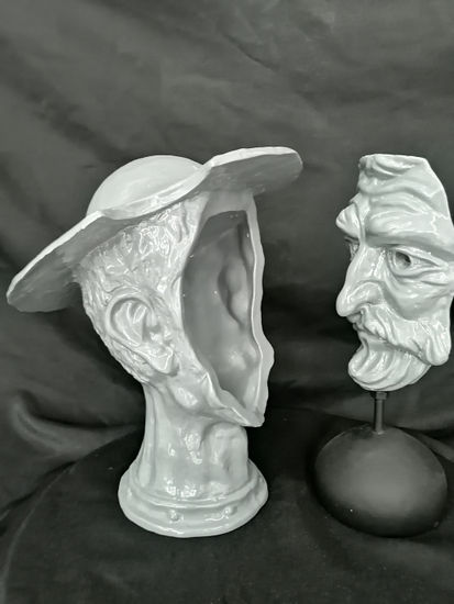 Instrospeccion del Quixote Pottery Figurative