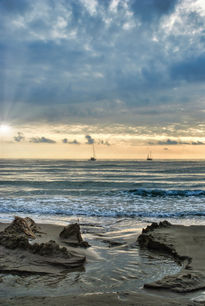 Barcos en el amanecer