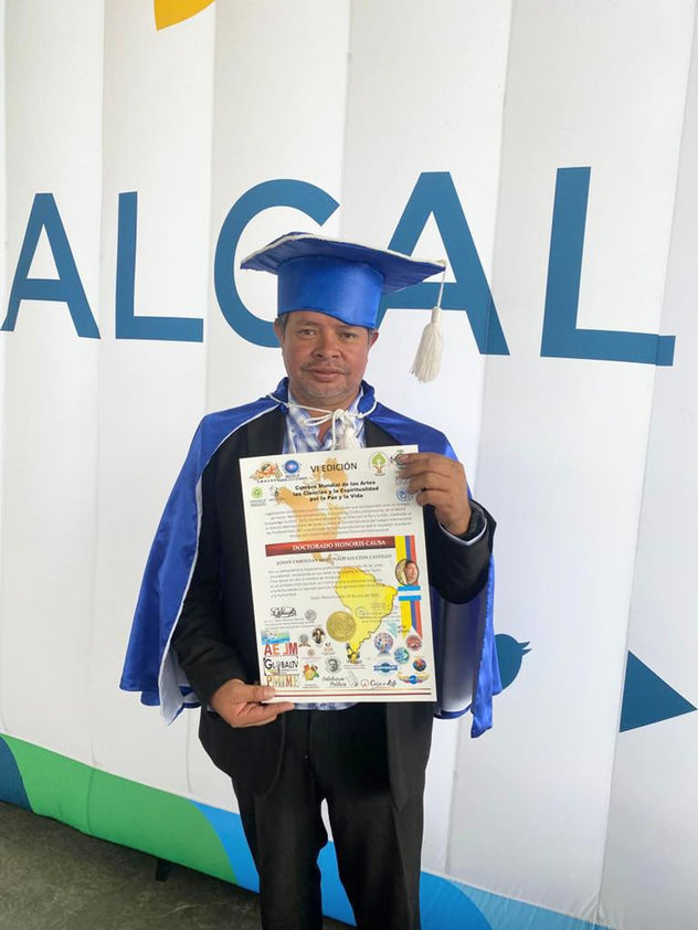 PINTOR HONDUREÑO DOCTORADO HONORIS CAUSA ECUADOR