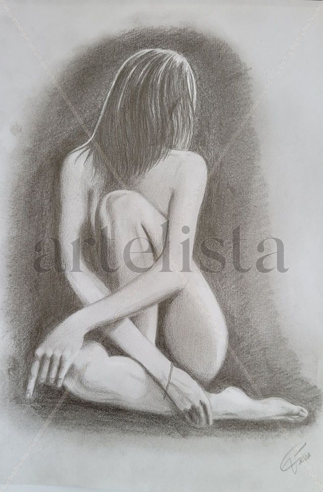 Mujer pensativa al natural