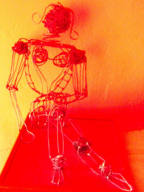 Mujer de alambre