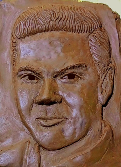 RONY MARTINEZ PERIODISTA HONDUREÑO, RELIEVE ESCULTURA Terracota Figurativa