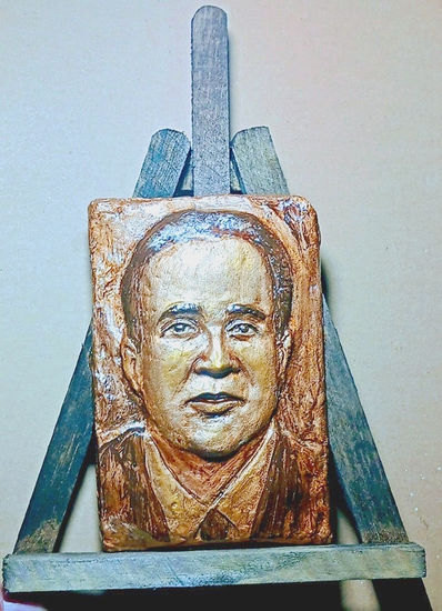 EDGARDO MELGAR PERIODISTA HONDUREÑO, RELIEVE ESCULTURA Mixta Figurativa