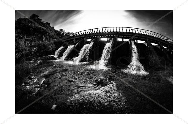 Represa de agua en blanco y negro Naturaleza Blanco y Negro (Digital)