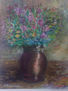 Jarrón con flores y tulipanes