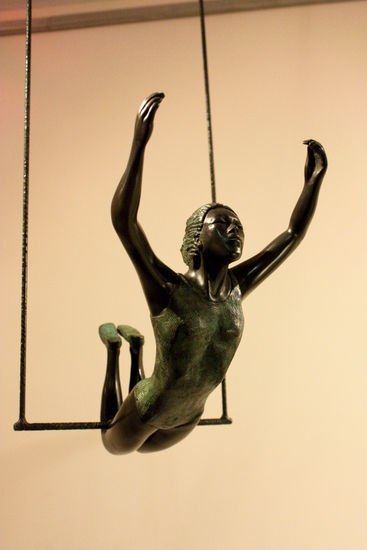 Trapecista con soporte en las rodillas Metal Figurativa