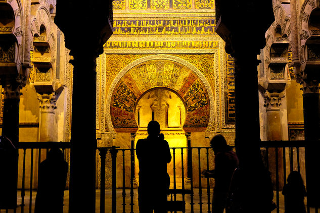 En la mezquita de Cordoba Architecture and Interiorism Color (Digital)