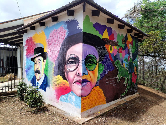 MURALISMO tributo a Poetas Clementina Suarez y Froylan Turcios, Honduras