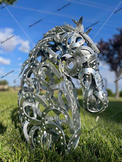 Caballo Metal Figurative