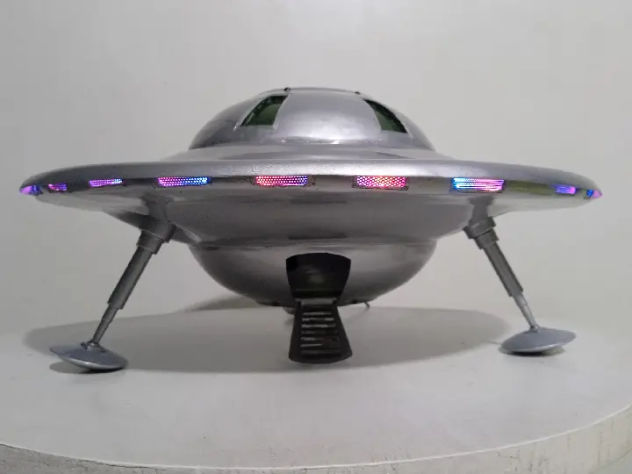 OVNI SCULPTURE