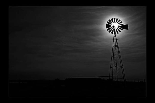 Molino de luz Naturaleza Blanco y Negro (Digital)