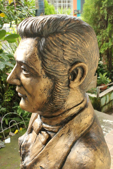 GENERAL FRANCISCO MORAZAN HERONE DE HONDURAS, ESCULTURA, BUSTO. Others Figurative