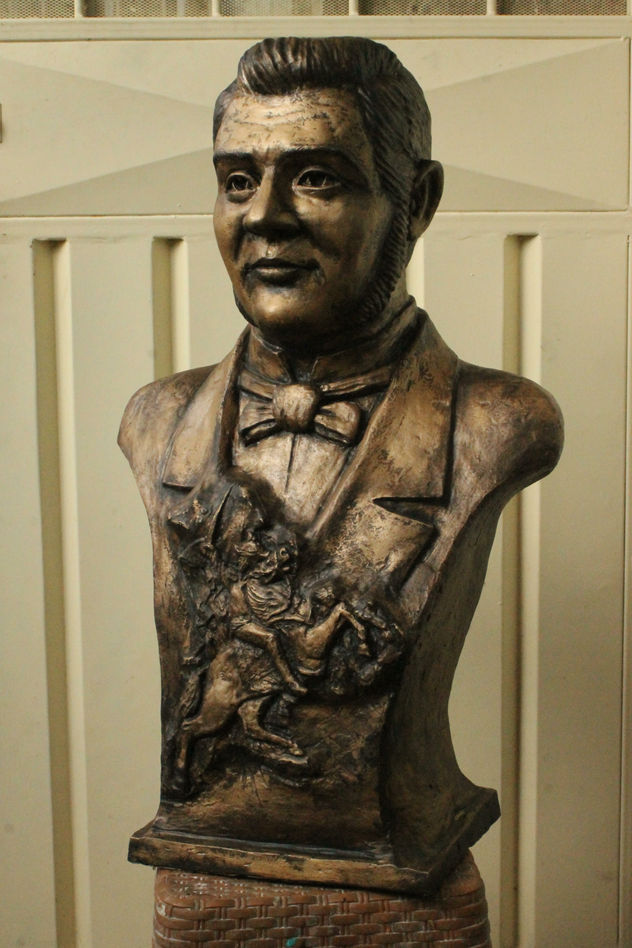 FRANCISCO MORAZAN QUEZADA, BUSTO. ESCULTURA. HONDURAS